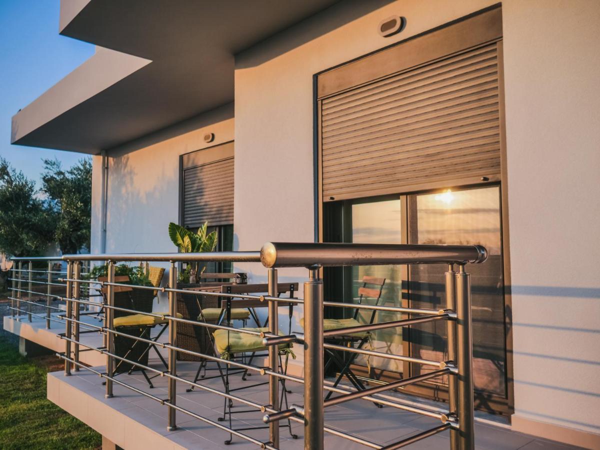 Chrilenia Apartments2 칼라마타 외부 사진