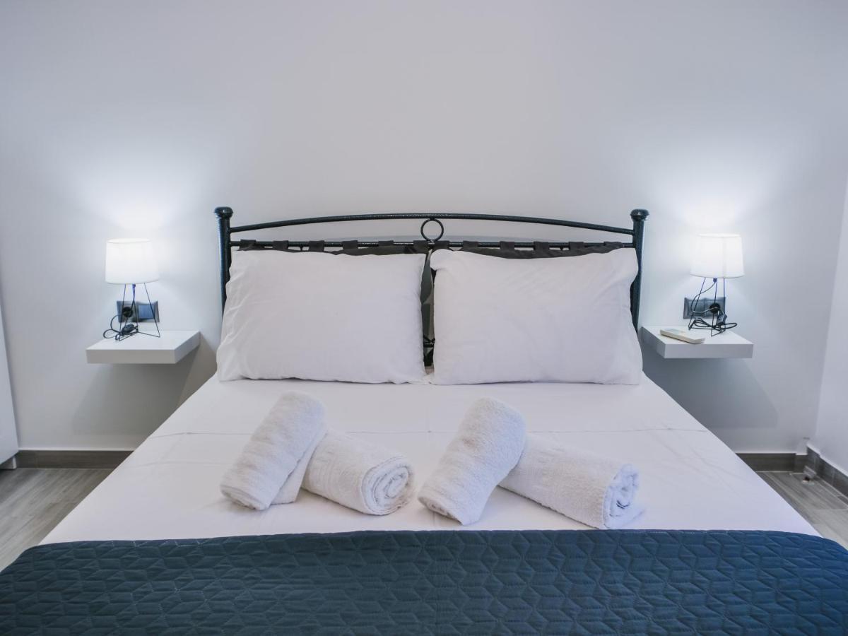 Chrilenia Apartments2 칼라마타 외부 사진