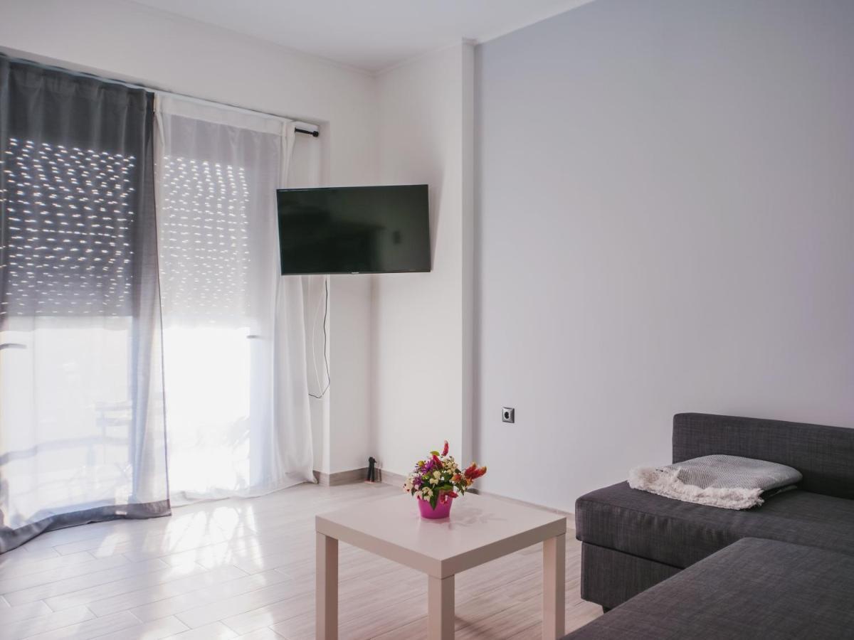 Chrilenia Apartments2 칼라마타 외부 사진