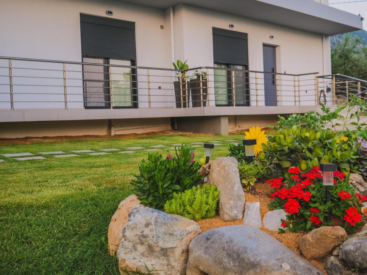 Chrilenia Apartments2 칼라마타 외부 사진